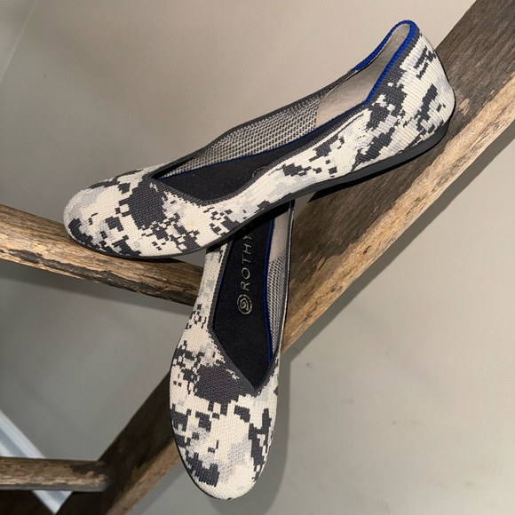 Rothy’s The Flat Original Gray Geometric Camo Flat Slip On Size 9 - Picture 2 of 11